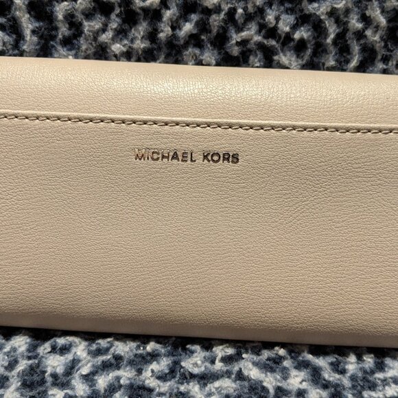 Michael Kors Rivington Stud Large Leather Wallet cement & Silver Hardware NWT - Picture 2 of 16